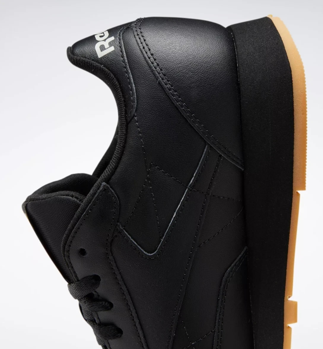 NWOB Reebok Classic Leather 100008493 BLK / GUM SZ 9