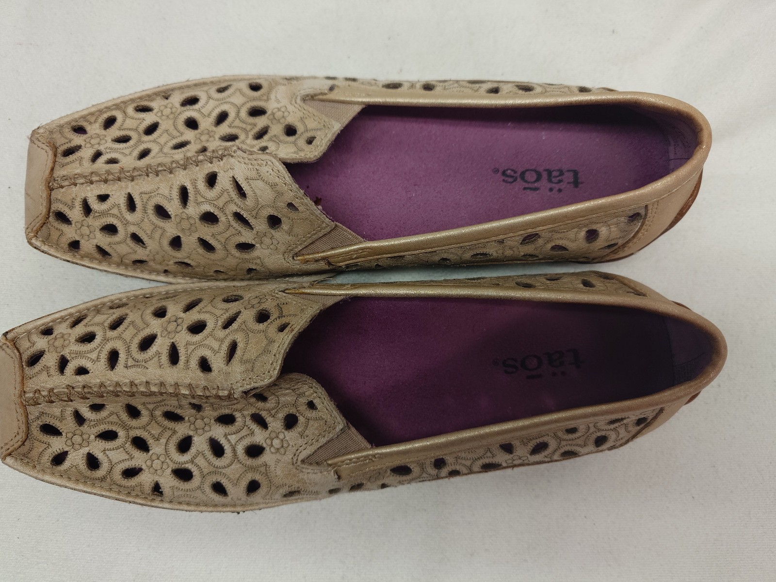 Taos Expose Driving Loafers Size 7 Slip-On Saddle Brown Leather Laser Cut Flats