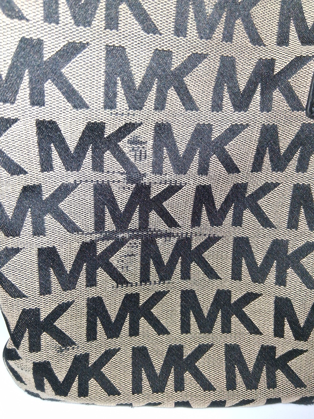 Michael Kors MK Logo Small Crossbody Bag Beige/Black Zip, Lined, Outer Pockets