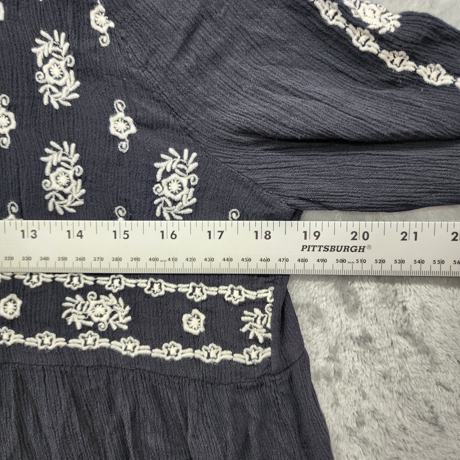 Kismet Top Womens M Black Cream Embroidered Crinkle Gauze Rayon Long Sleeve Boho