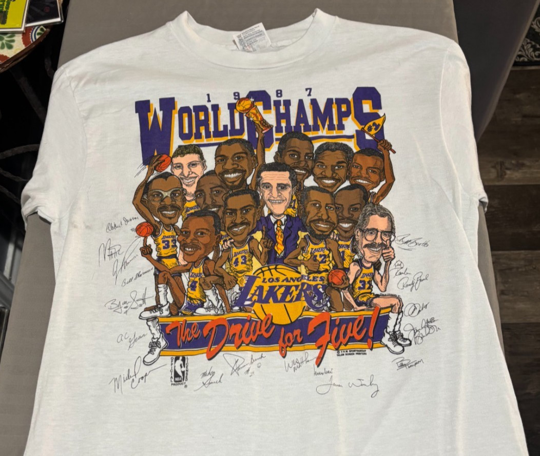 Vintage 1987 LA Lakers Drive for Five World Champs Caricature T-Shirt Size L Sho