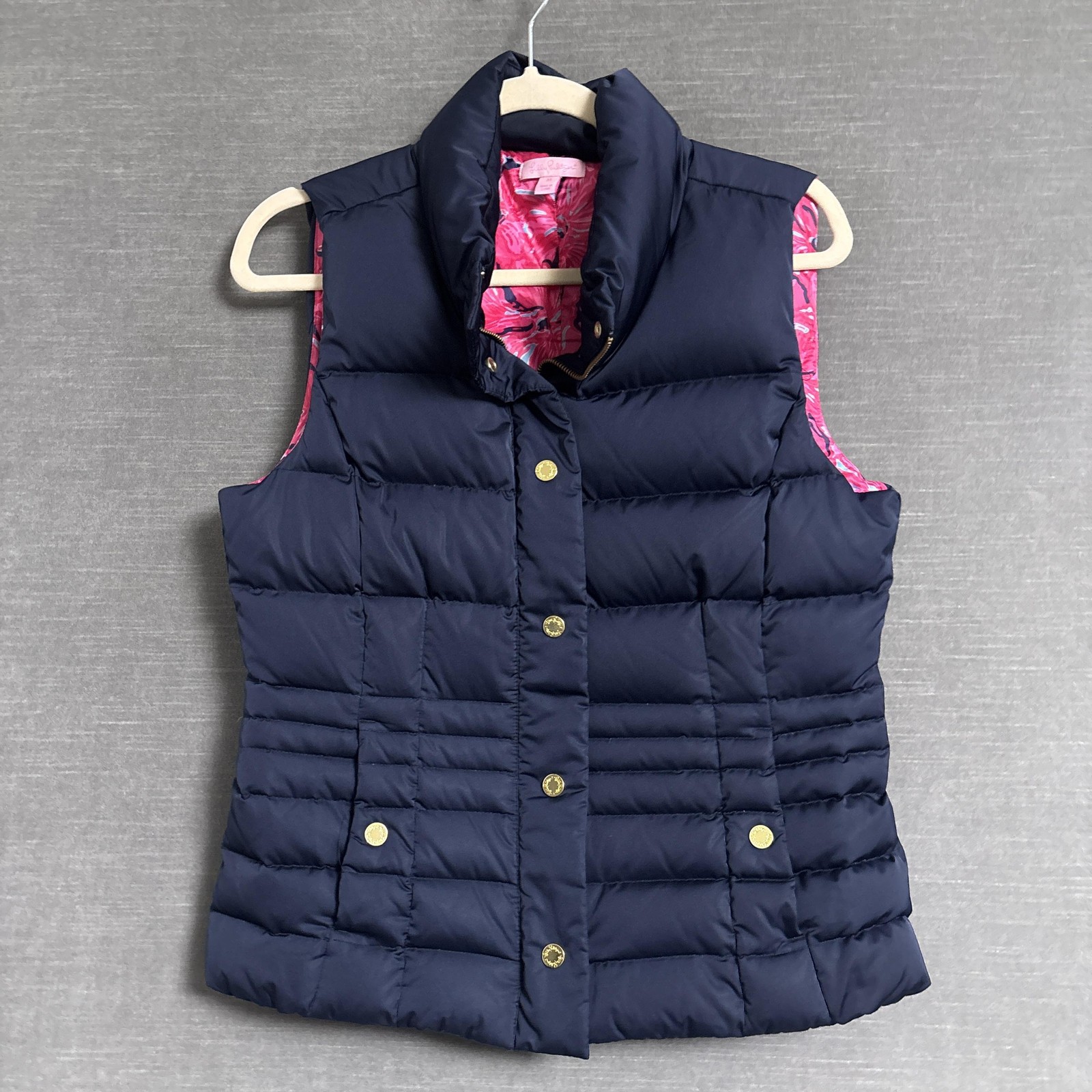 Lilly Pulitzer Vest M Navy Blue Down Puffer Quilted Pink Floral Lining Gold Trim