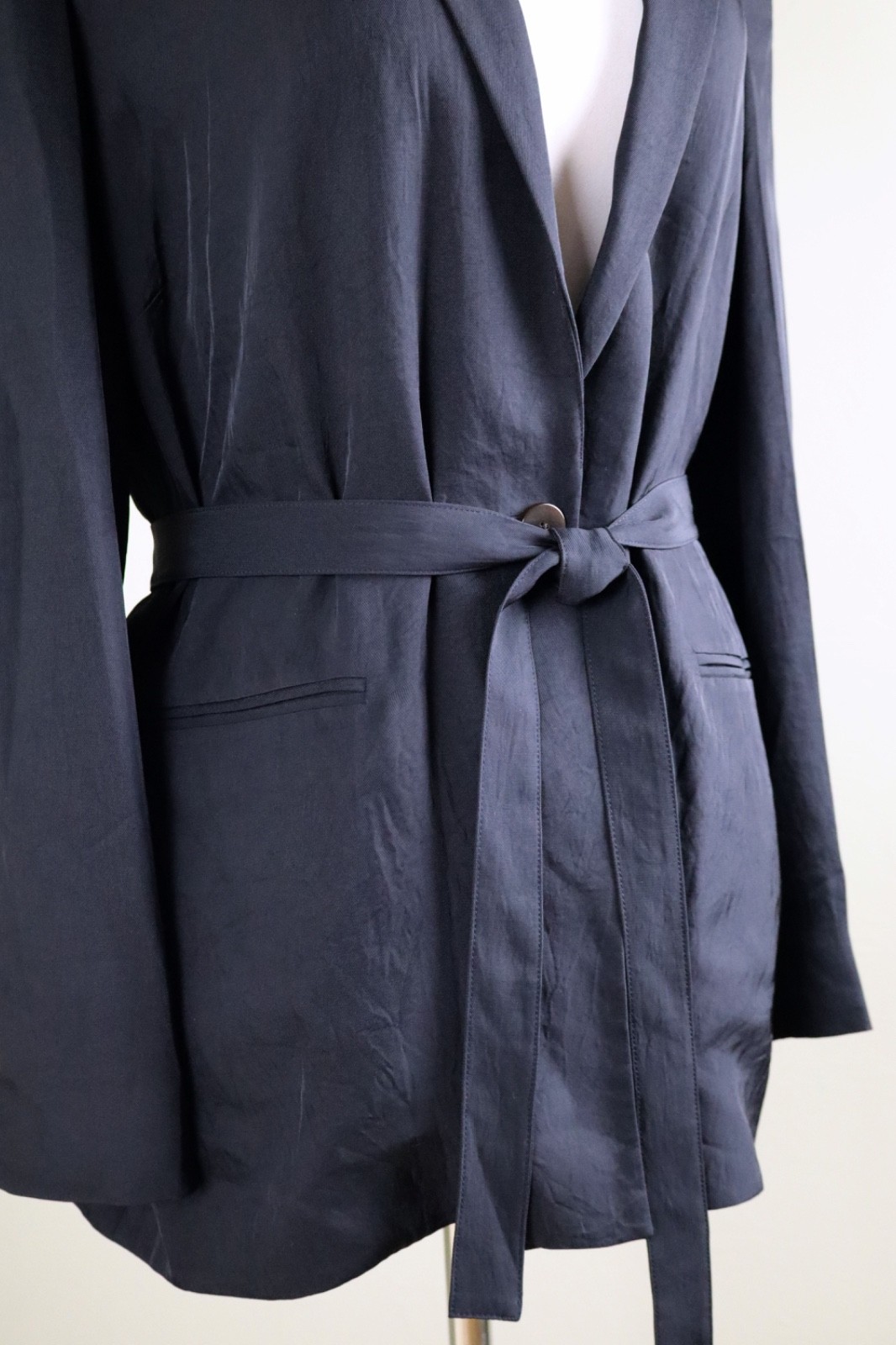 THEORY NWT $425 Elastic Back Belted Navy Jacket Top in Washed Twill Size 6