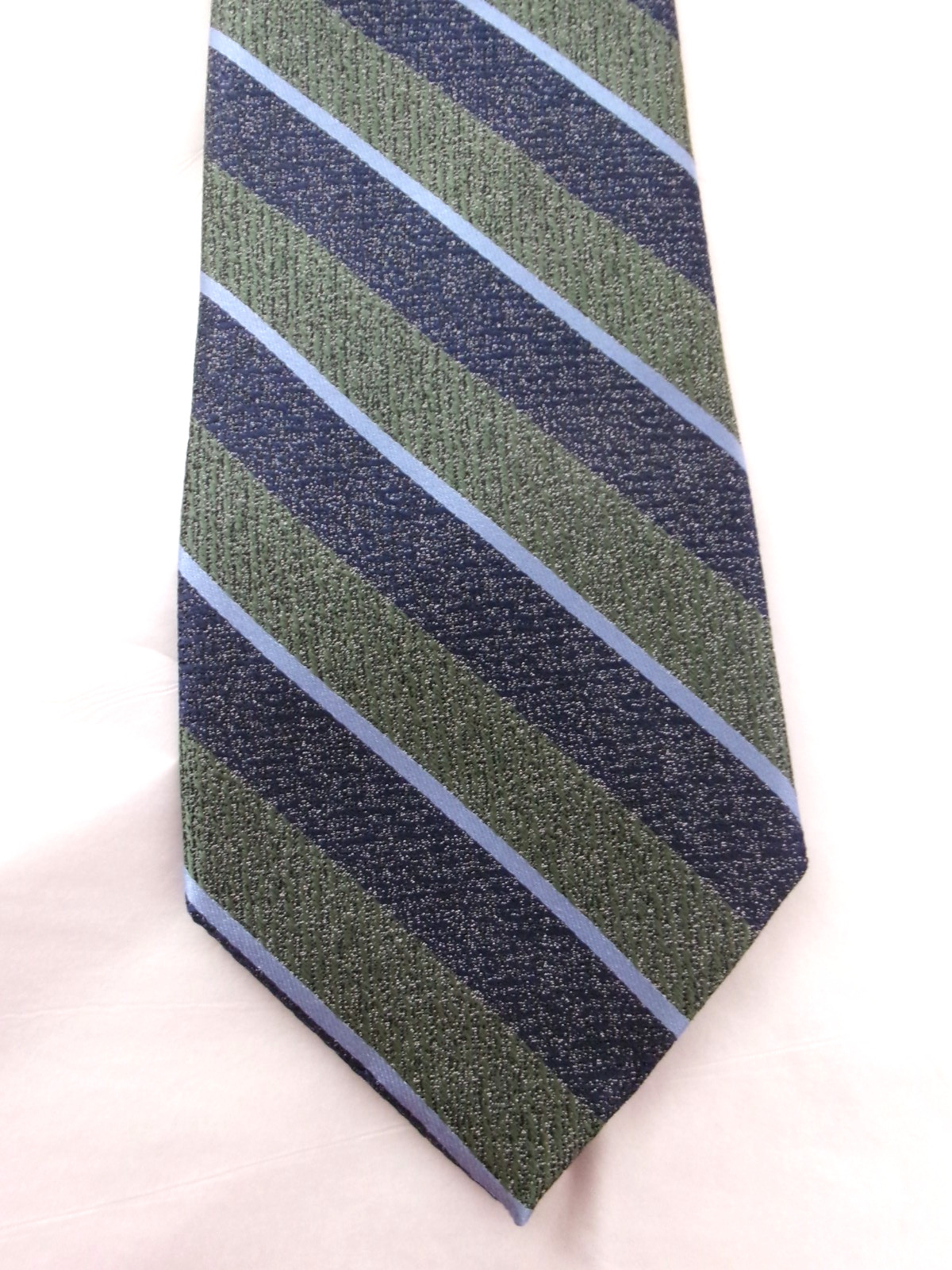 “NEW” JOS. A BANK / $79.50 🔥 BLUE & GREEN STRIPED==3 1/8″ WIDE / SILK NECK TIE
