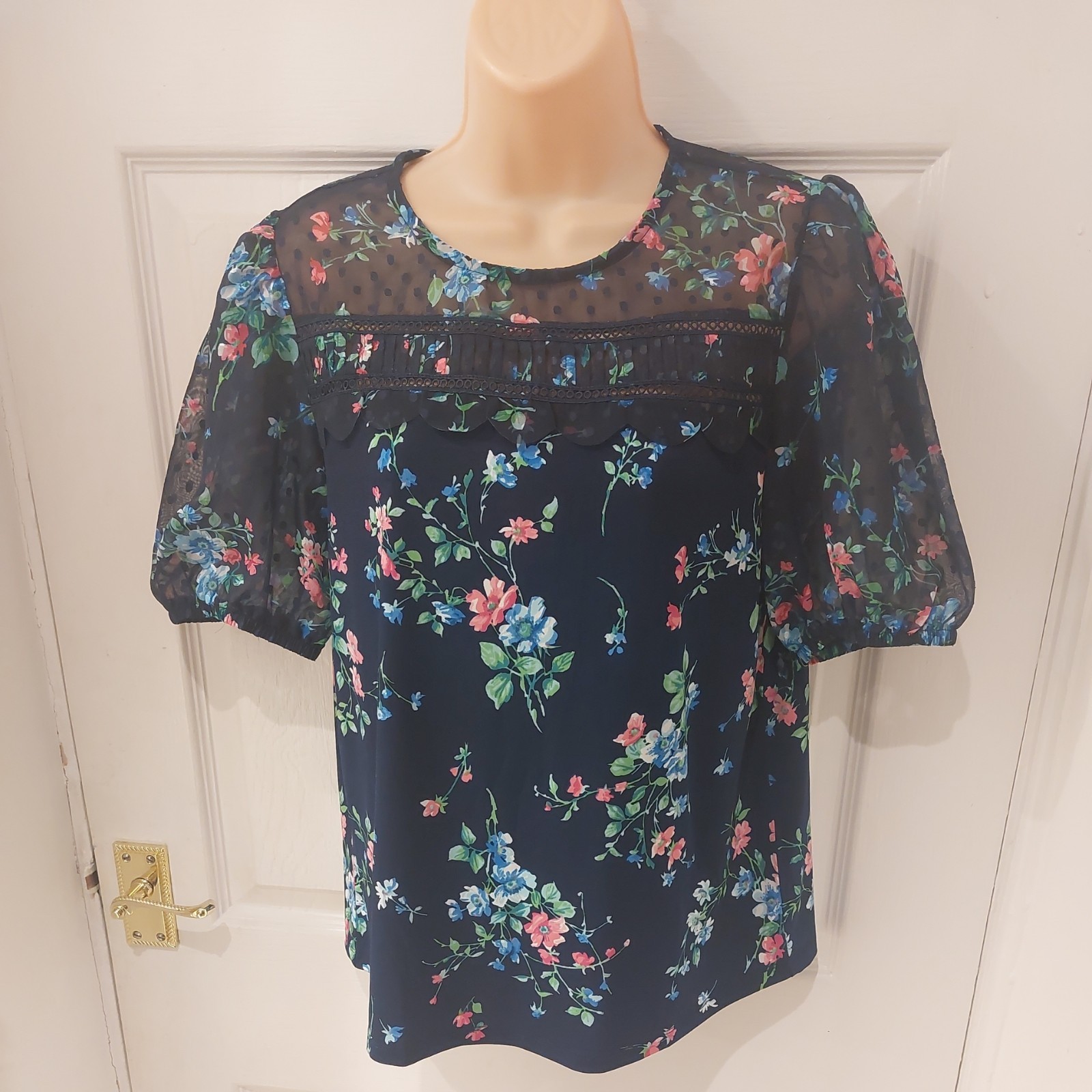 Love & Roses Top Size 10 navy Floral Short Sleeve Blouse Formal Occasion
