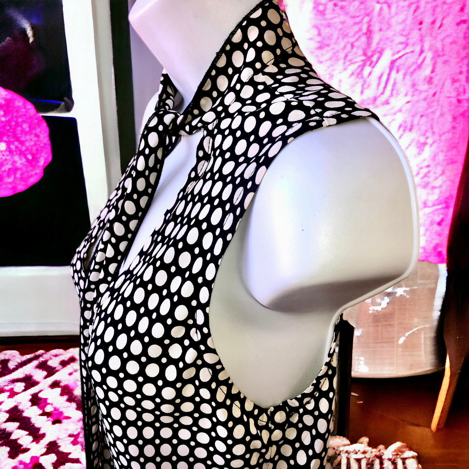 Urban Outfitters Sleeveless Top Blouse Womens size Medium Poka Dot Neck Tie