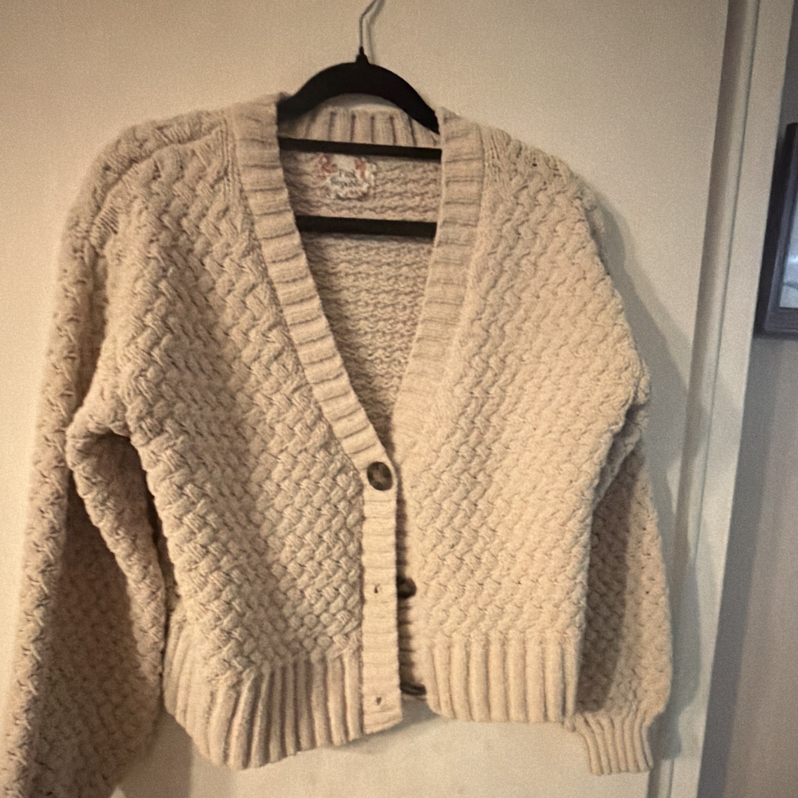 Pink Republic Women’s Beige Solid Knit V-Neck Long Sleeve Button-Front Cardigan