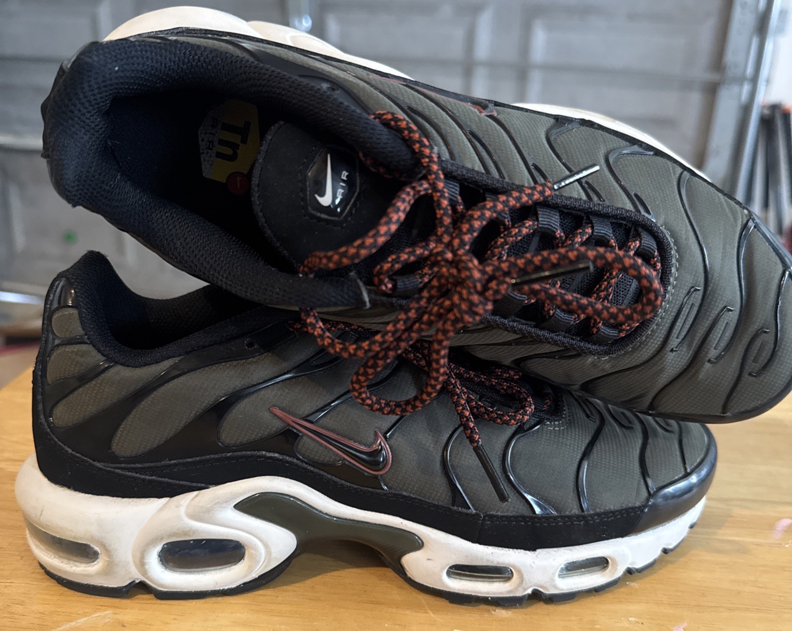 Nike Air Max Plus Athletic Black Green Running Trainer Shoes FB9722-300 Men 7.5