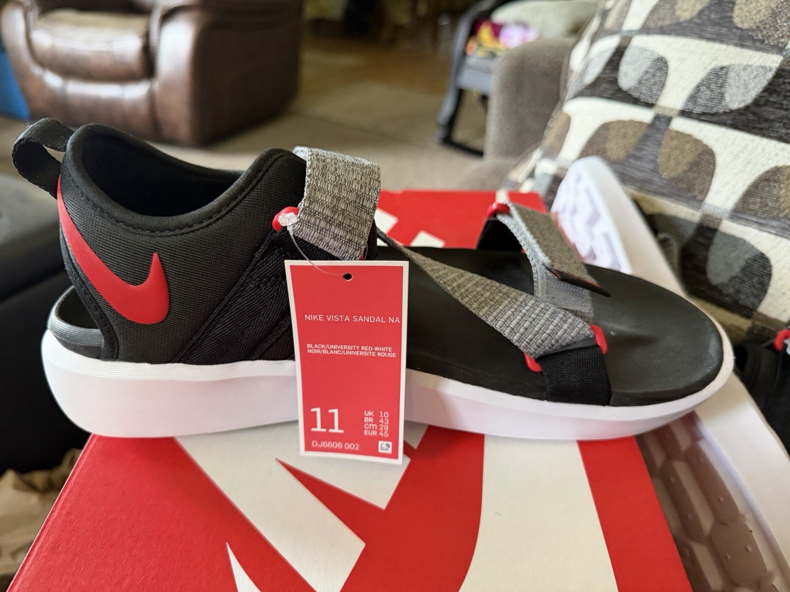 Size 11 – Nike Vista Sandals Men’s Blk/Gry/Red DJ6606-002