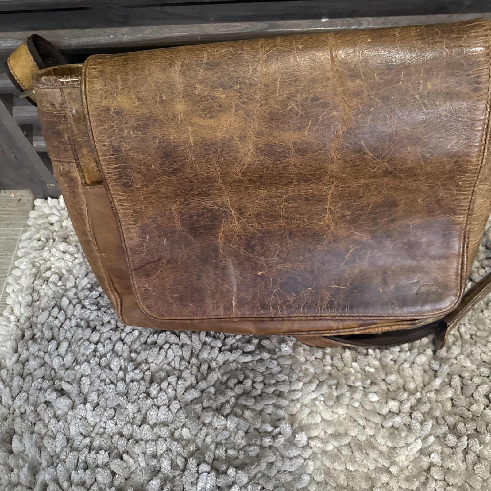 KODIAK Leather Co Kasilof 18 Inch Messenger Bag.
