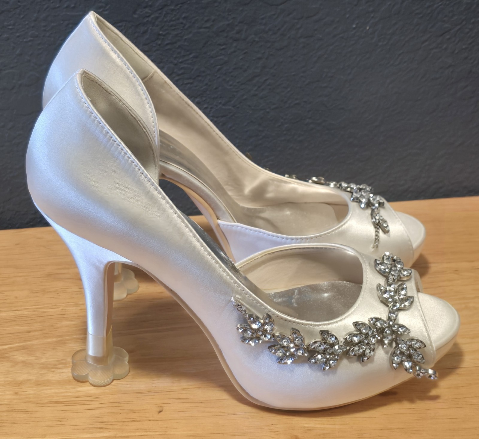 Elegant Park Satin Wedding Shoes For Bride Size 7 Ivory Crystal Vine
