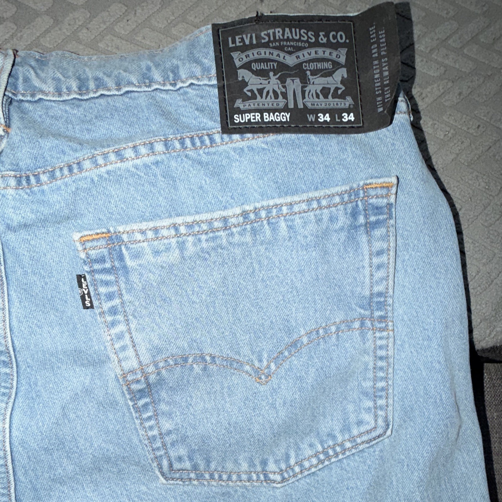 Levi’s Men’s Super Baggy Light Wash Denim Jeans Relaxed 5-Pocket Drawstring