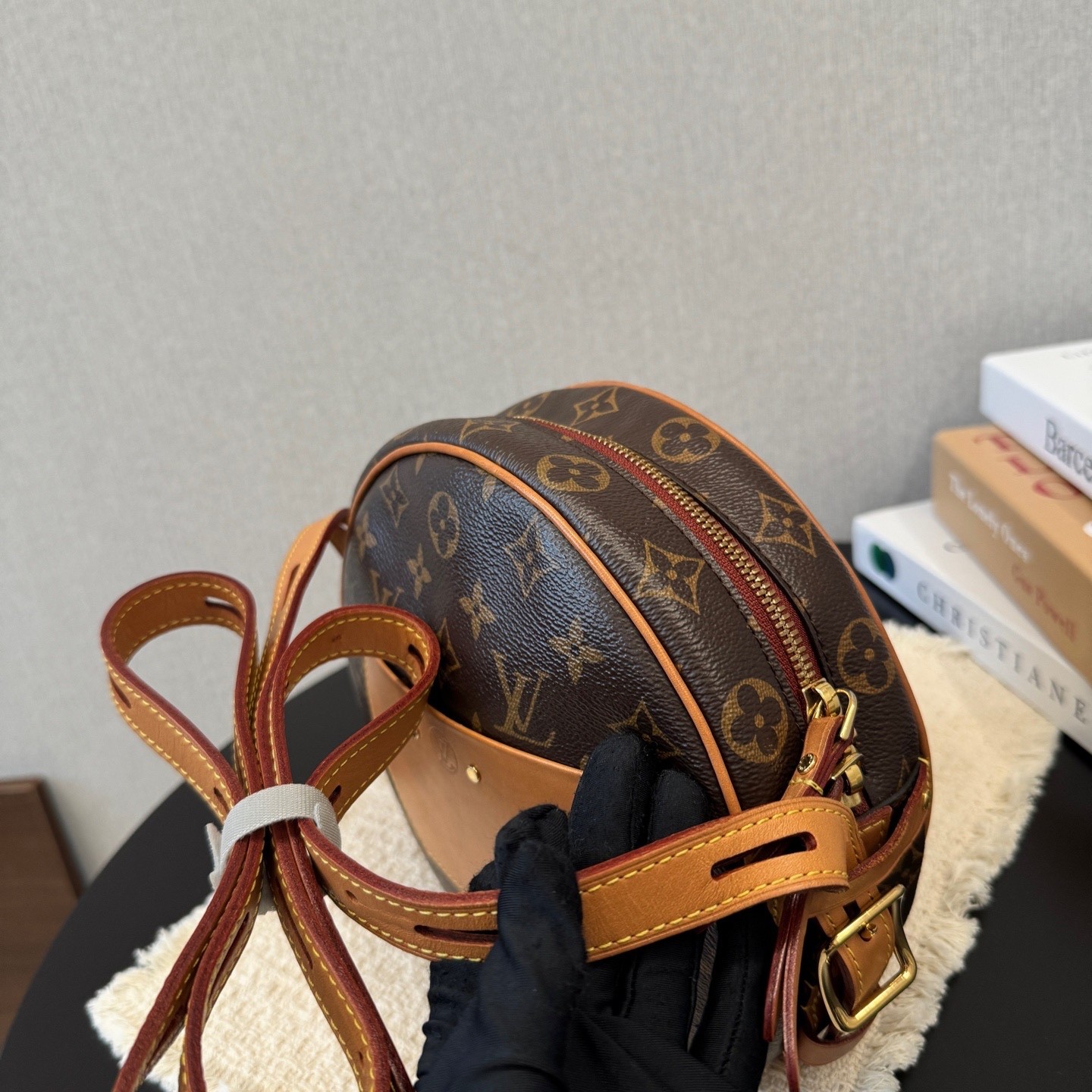 Louis Vuitton Pre-Owned Authentic Round Crossbody Bag 20*8*22.5cm