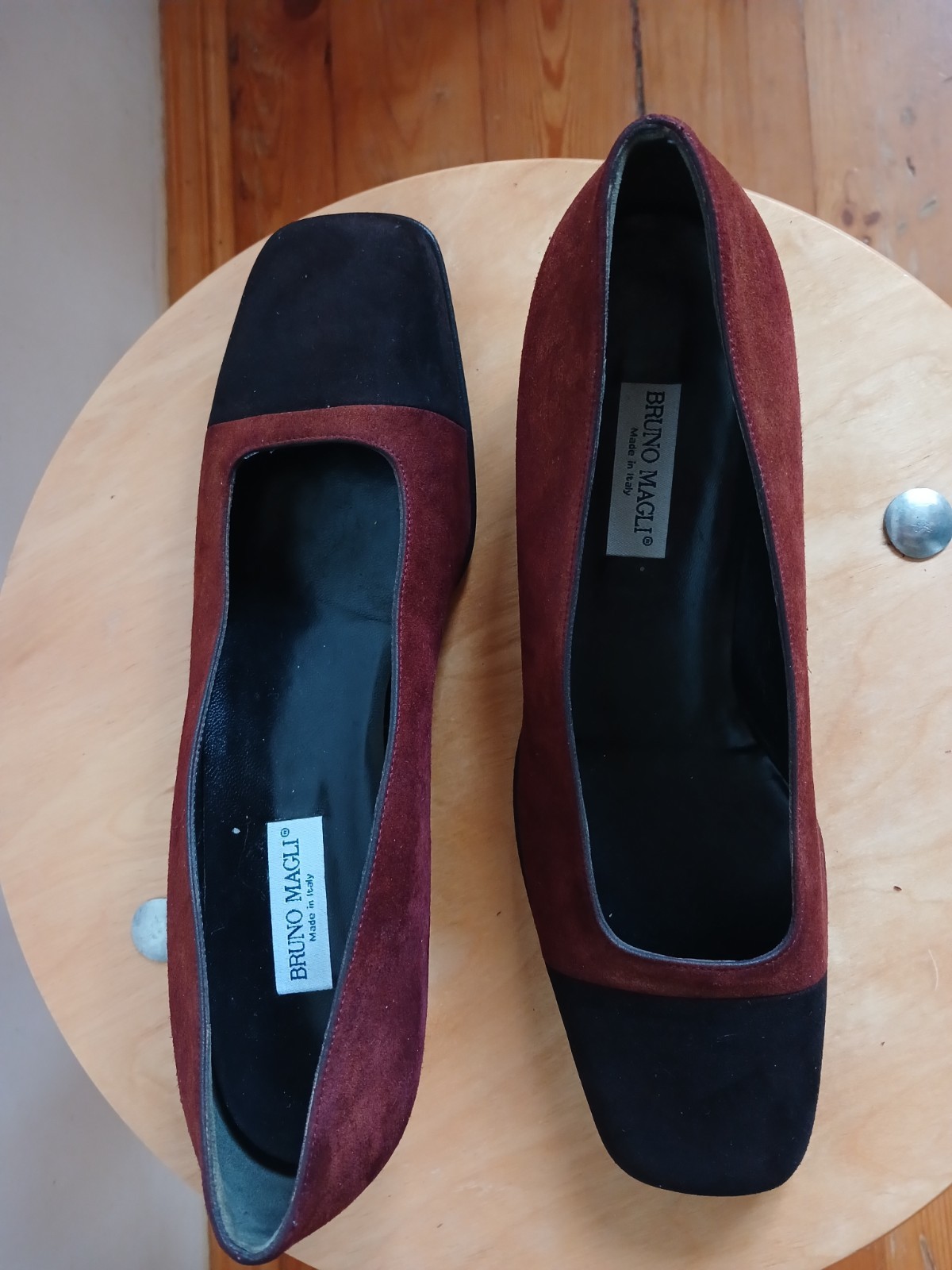 BRUNO MAGLI Two-Tone Suede Pumps EU 39 Cap Toe Block Heel Quiet Luxury