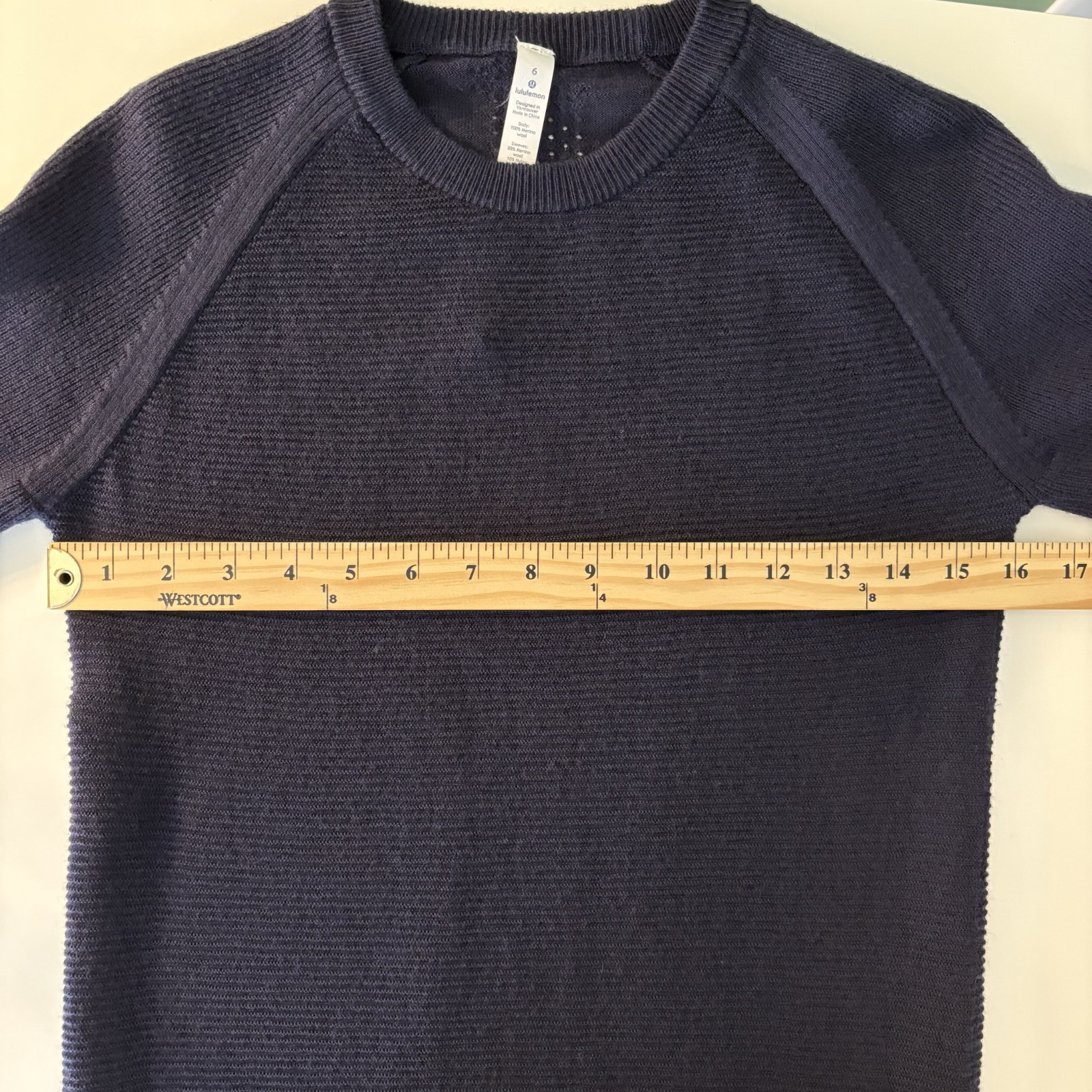 Lululemon 100% Merino Wool Knit Sweater Navy Size 6 Quiet Luxury Basic Layer