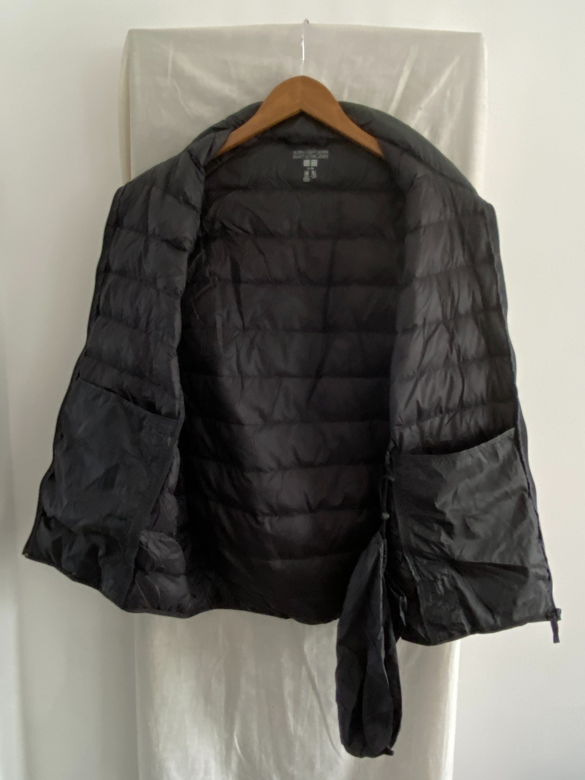 UNIQLO Black Ultra Lightweight Full Zip Packable Down Gilet Size XL