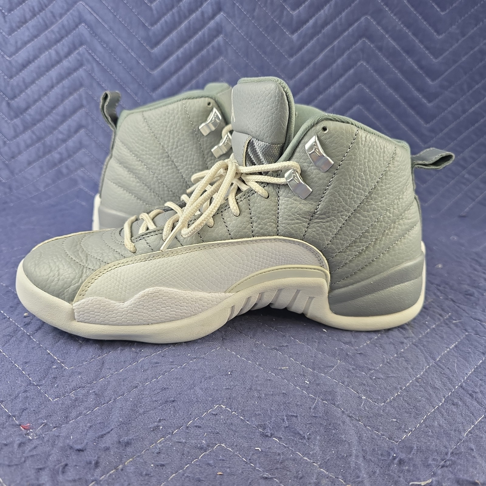AIR JORDAN 12 RETRO “STEALTH” — MEN’S SIZE 9 • PRE‑OWNED • OG GRAY HEAT