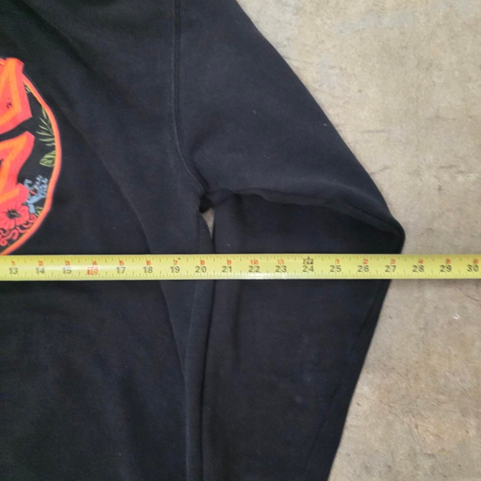 Y2K Santa Cruz Skateboarding Black Sweatshirt (M)
