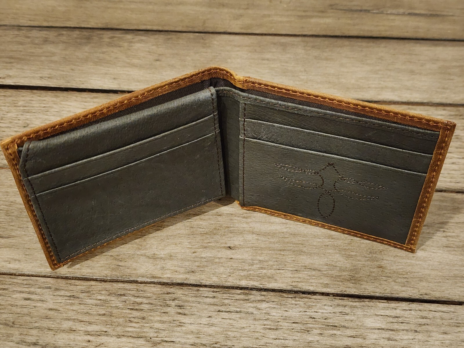 Justin Boots Men’s Praying Cowboy Leather Basketweave Horse Hair Bifold Wallet