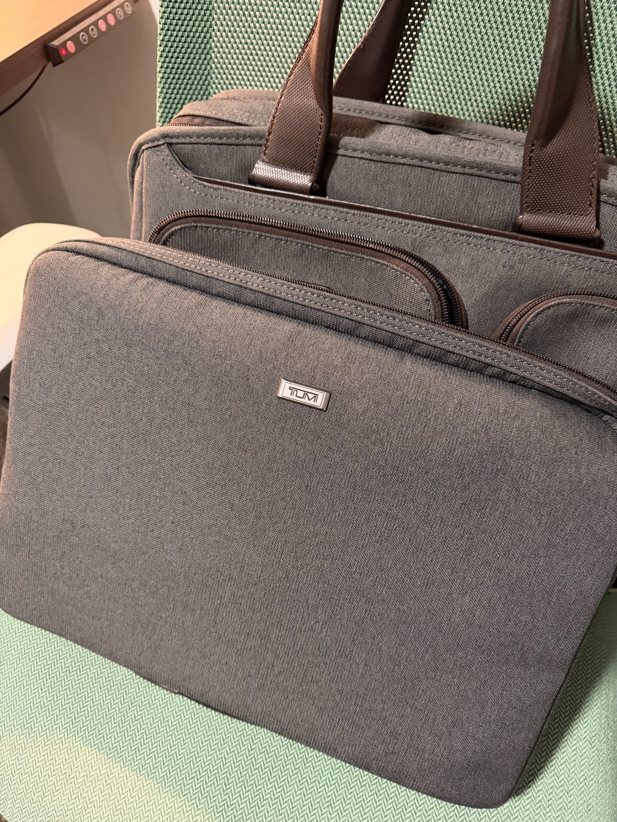 Tumi Mens Anthracite Alpha Expandable Briefcase – laptop sleeve included