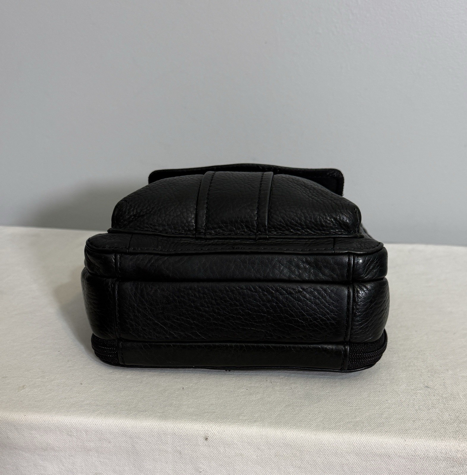 Fossil Vintage Black Leather Crossbody Bag Organizer Purse Shoulder Bag 75082