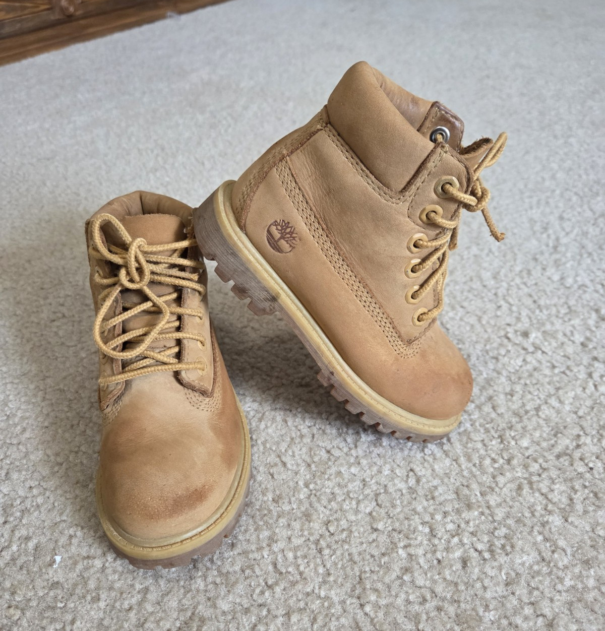 Timberland 6-Inch Premium Boot Kids US 10 Brown Leather Lace-Up Ankle