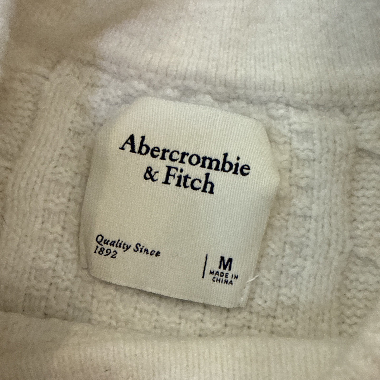 Abercrombie and Fitch Oversized Fluffy Cable Crew Neck Sweater – Medium – EUC