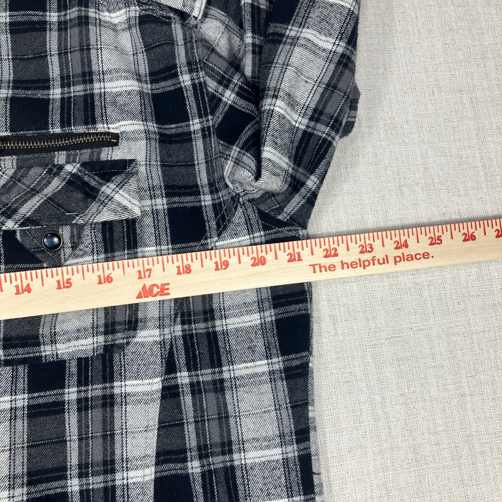 Franky Max Women’s Flannel Size Large Button Pearl Snap Zip Pockets