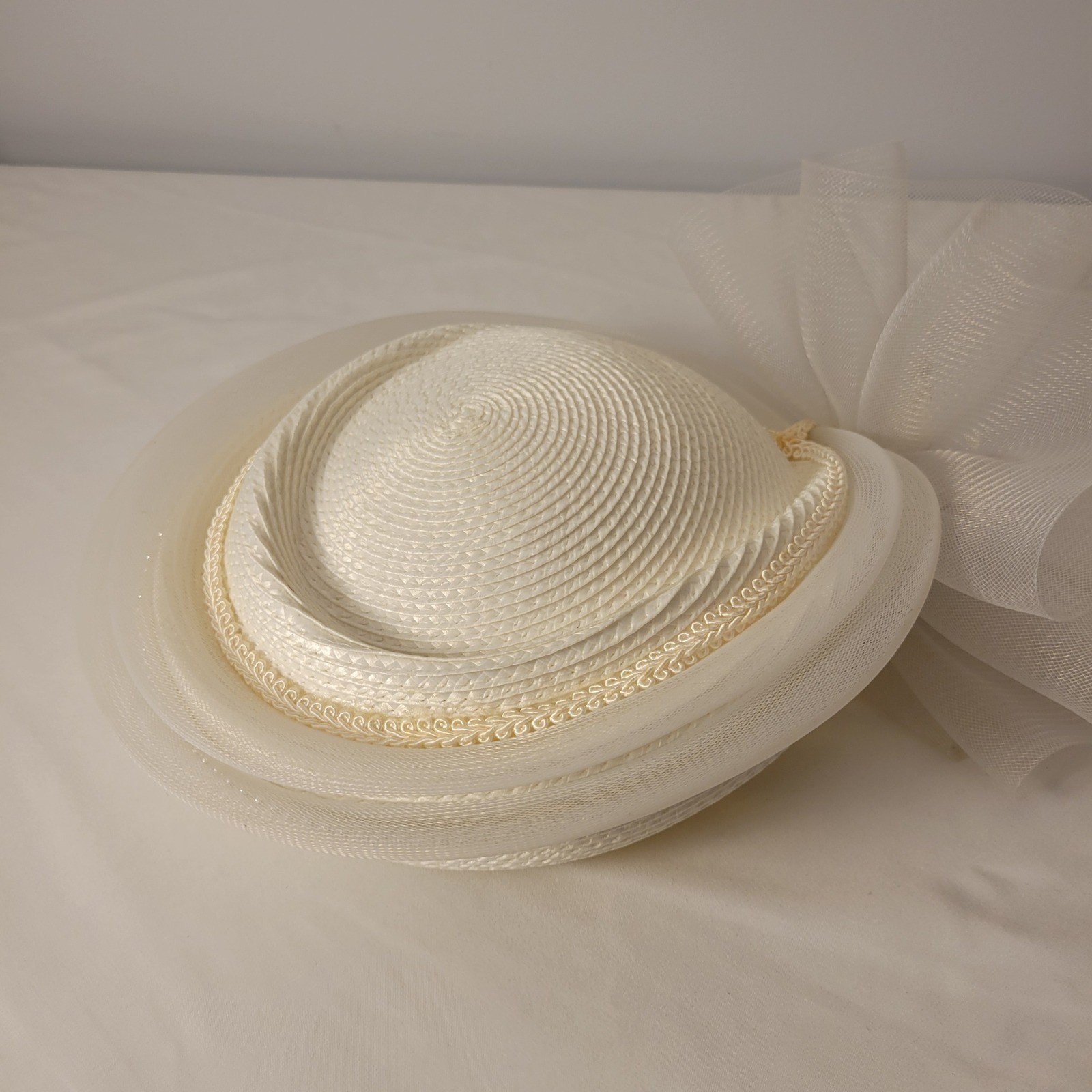 Mr. Hi’s Classic Pillbox Hat Women Ivory White Pearl Butterfly Mesh Bow Tulle