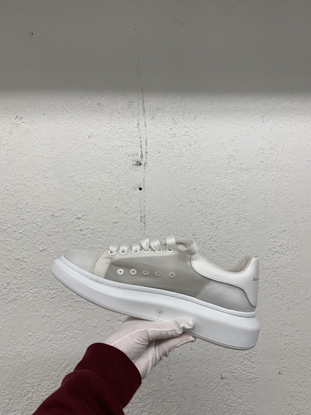 New With Box Men’s Oversized Alexander McQueen Sneaker White EU 42 US 9 X110
