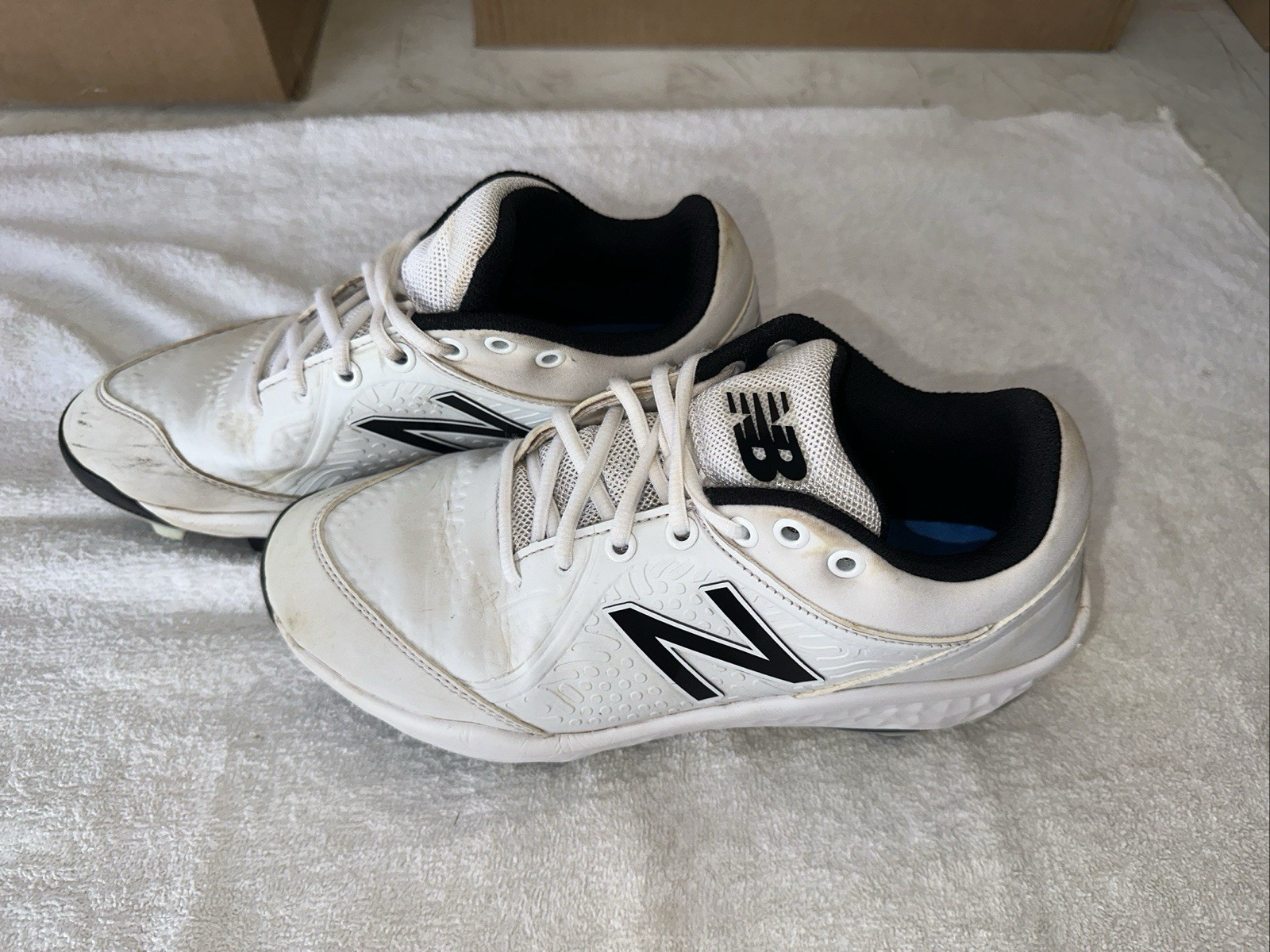 Men’s New Balance Youth Baseball Clears Size 7.5