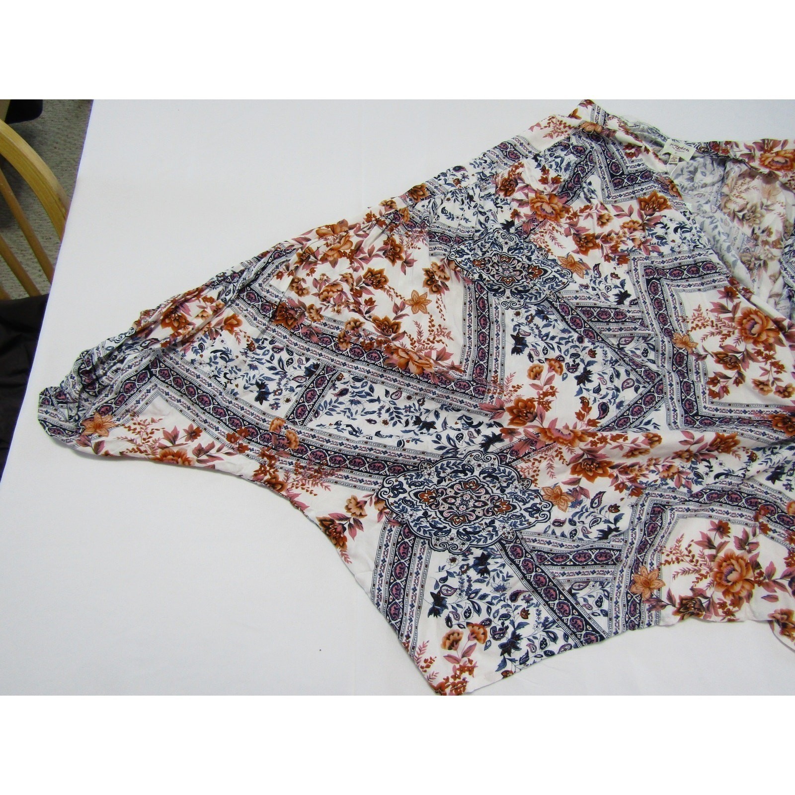 Hayden Rayon White Floral Tunic Wrap Top size 3XL Batwing Boho Colorful Classic