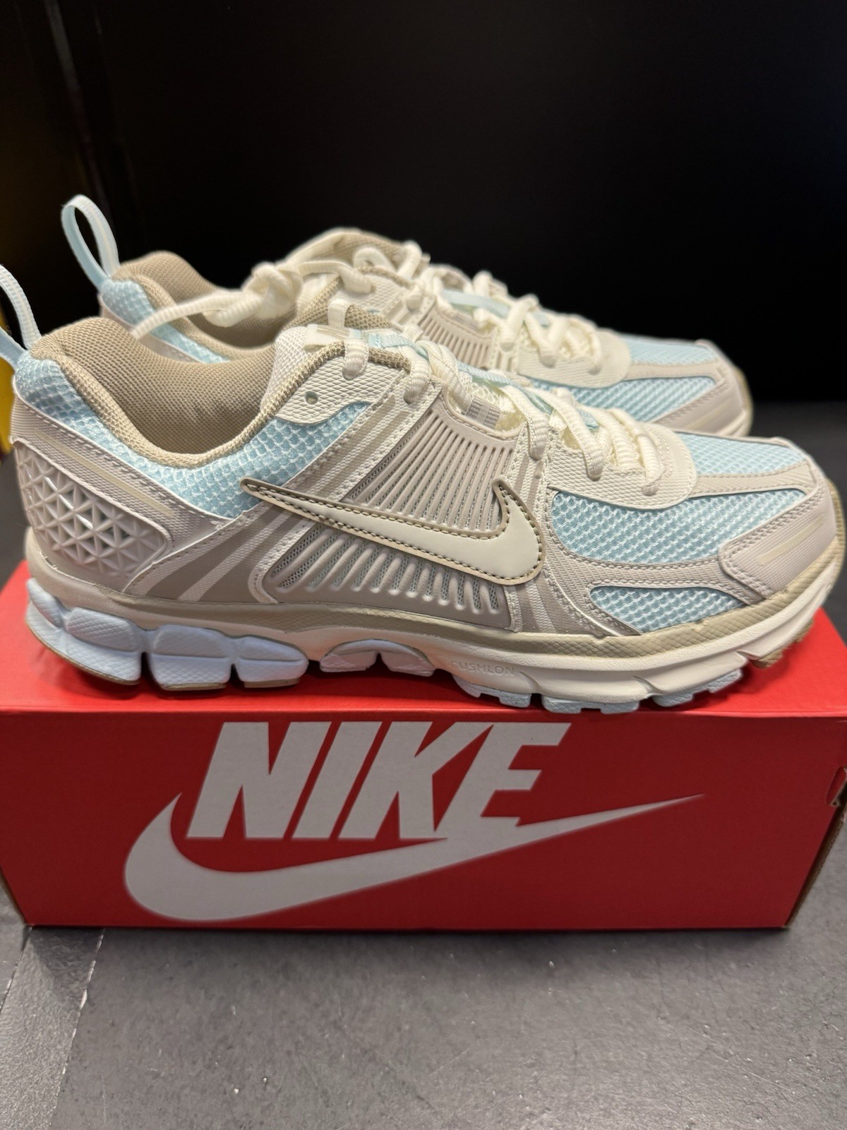 Nike Air Zoom Vomero 5 GS Ice Blue White Kids Youth Women Casual Shoe Size 7Y