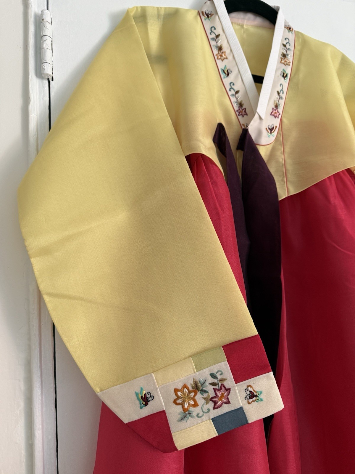 Handmade Silk Hanbok Set Multi-Color w/ Embroidered Trim – size 6?