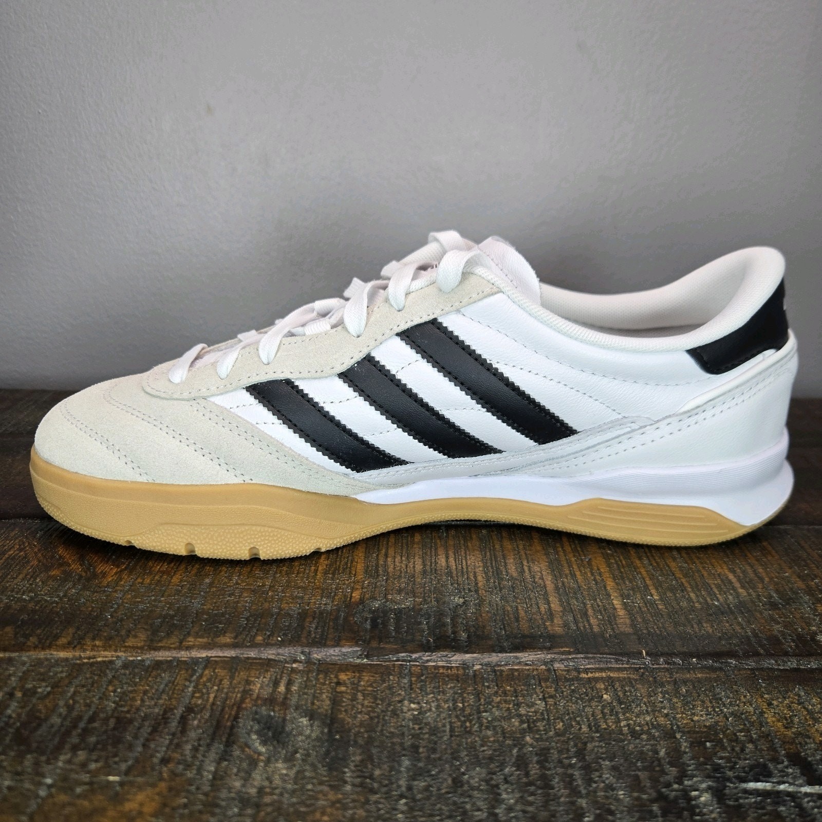 Adidas Predator Mundial Mens Size 10 Sneakers Shoes White Black Gum JH9493