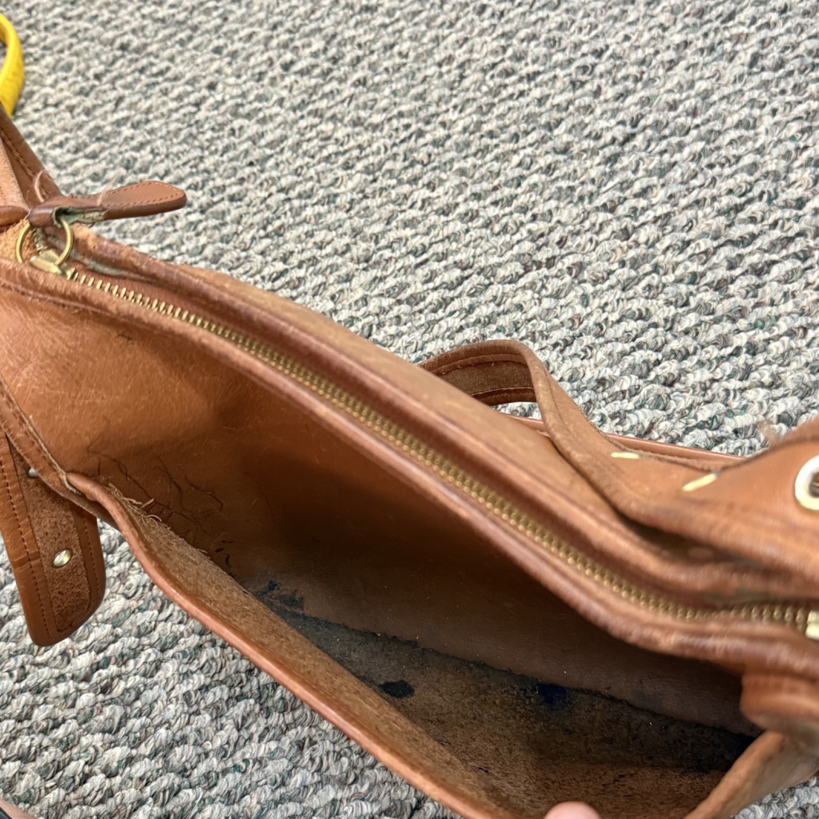 Vintage Coach Legacy Bag Zip 9966 British Tan Leather Purse Preppy