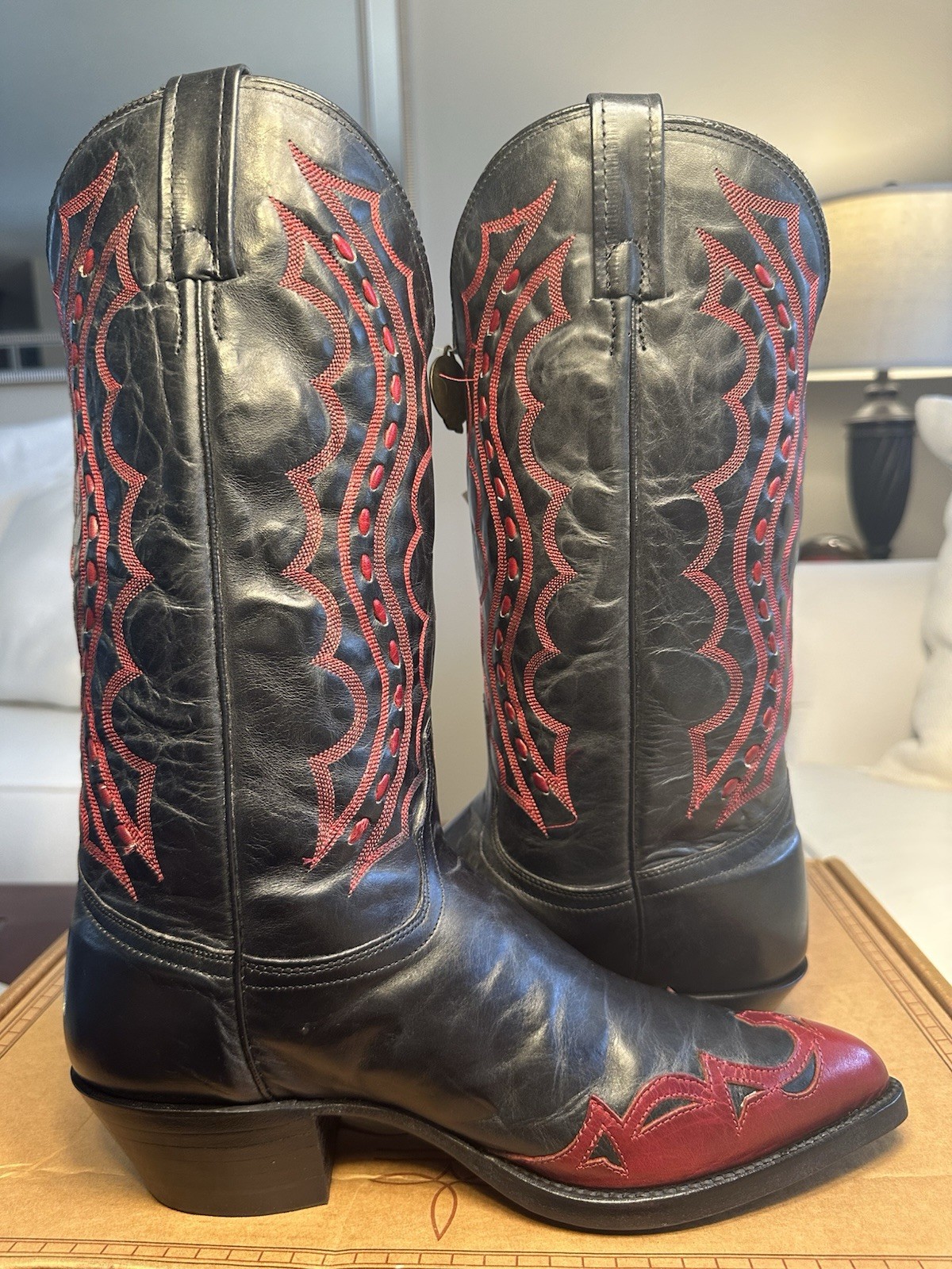 J Chisholm Men’s Handcrafted 1990’s Joe Diffie Black/Red Wing Tip Boots Size 10D