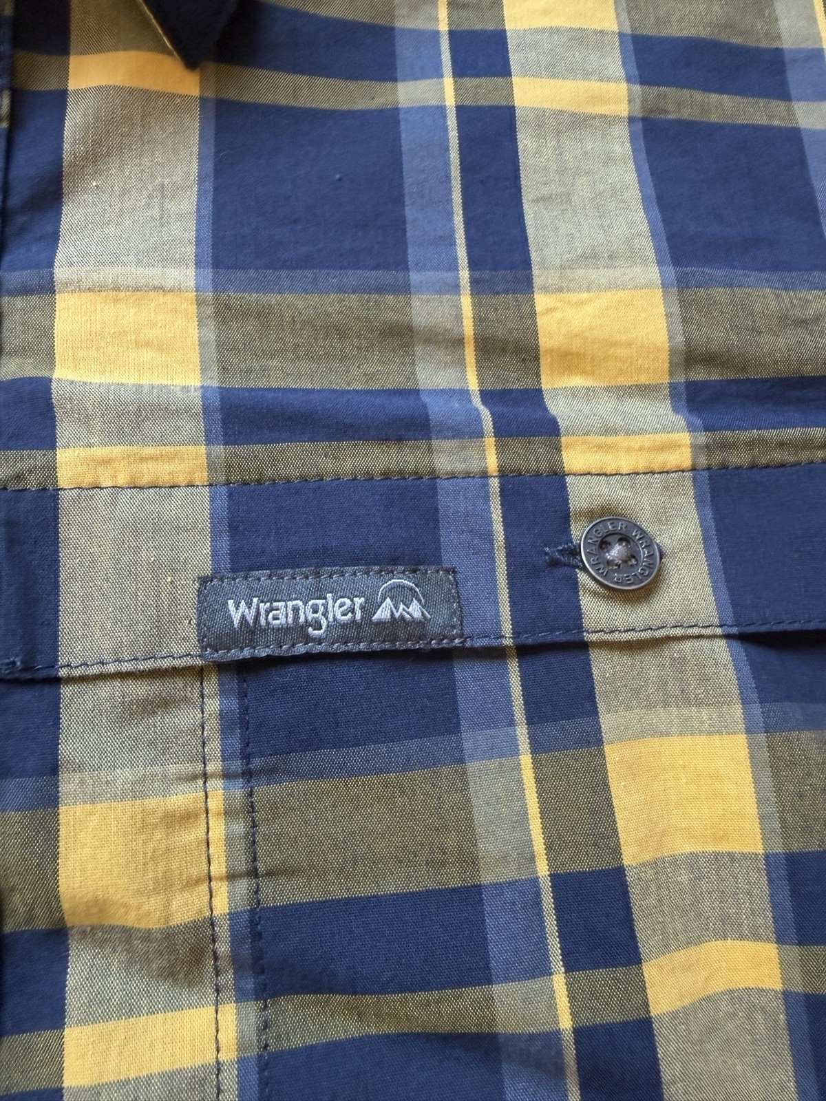 Wrangler Men’s Plaid Button Up Shirt Regular Fit Size XL Yellow Blue Long Sleeve