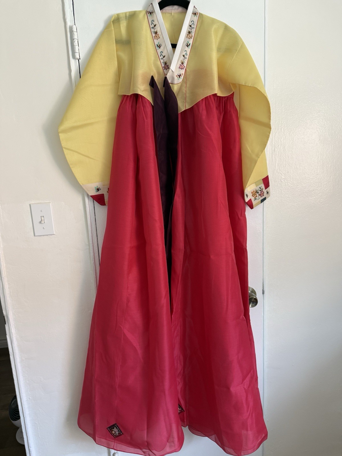 Handmade Silk Hanbok Set Multi-Color w/ Embroidered Trim – size 6?