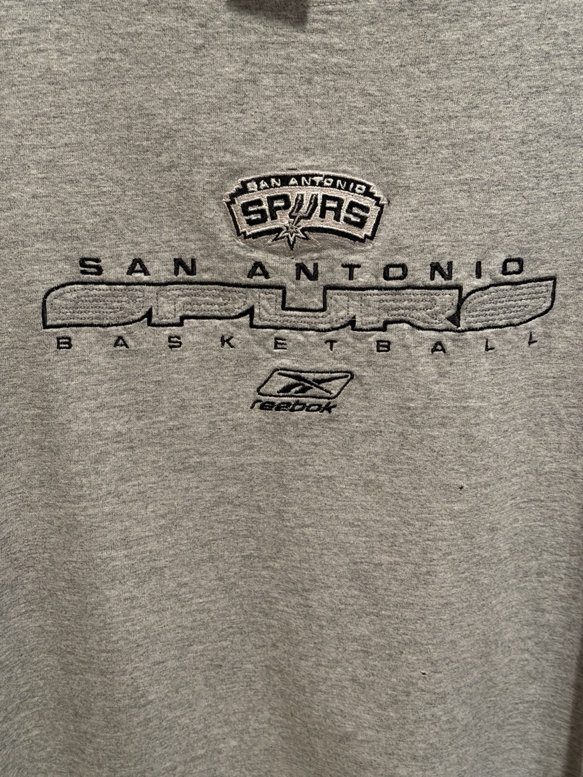 Reebok San Antonio Spurs Embroidered Logo Gray T-Shirt Men’s XL Vintage NBA Y2K