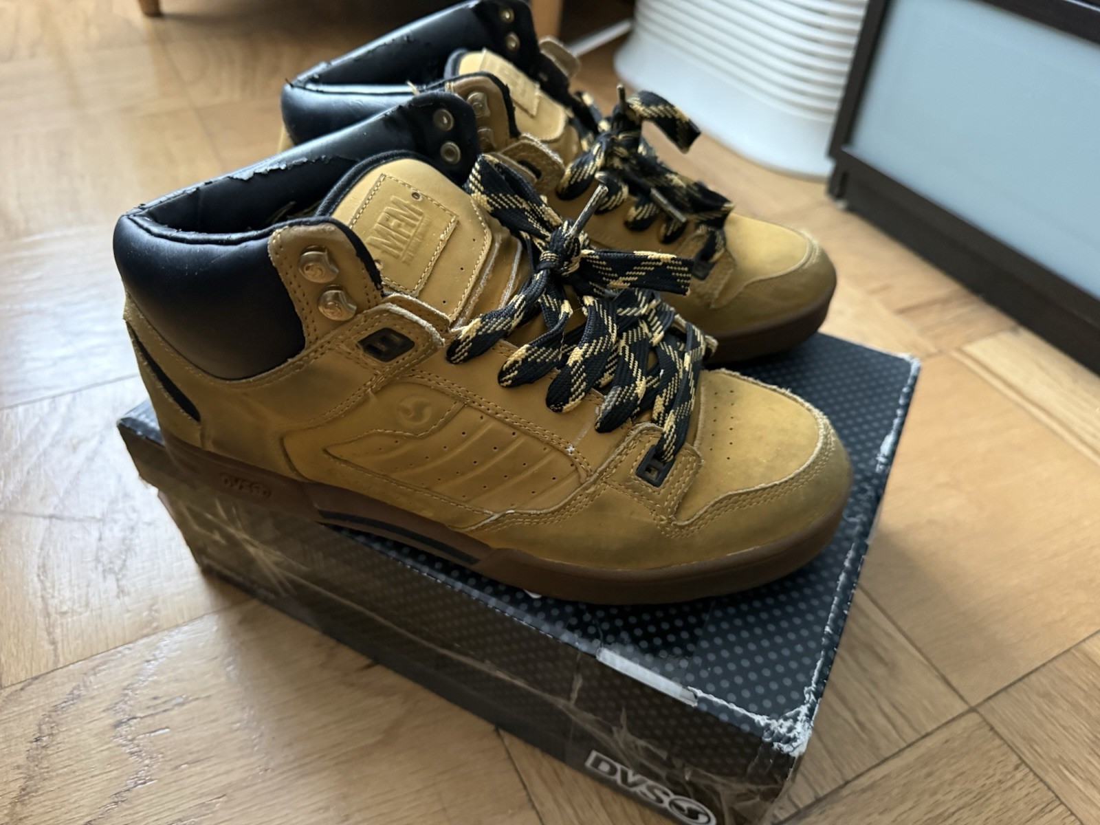Size 10 DVS Militia DV00110263 Mens Brown Skate Inspired Sneakers Boots