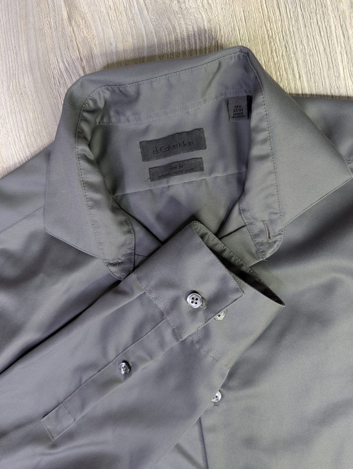 ck Calvin Klein Men’s Slim Fit Infinite Non-Iron Dress Shirt Gray 16.5 32/33