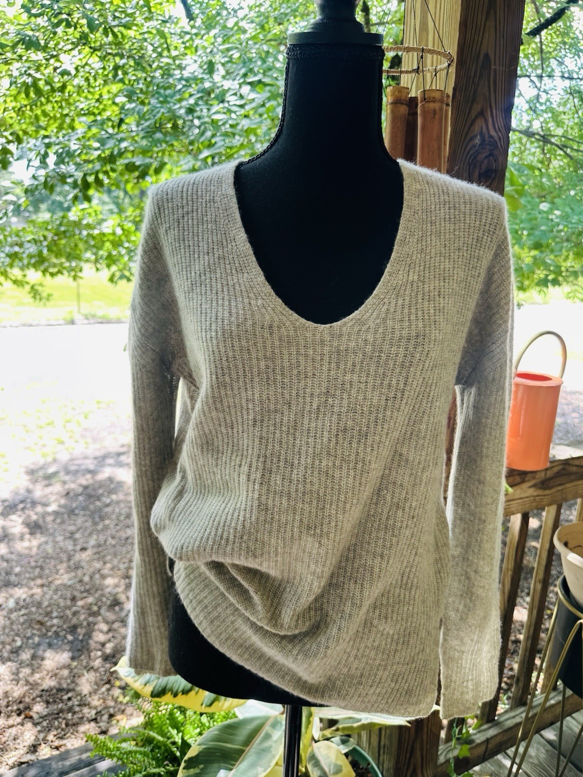 360CASHMERE Cream Rib-Knit Cashmere V-Neck Long Sleeve Pullover Sweater S