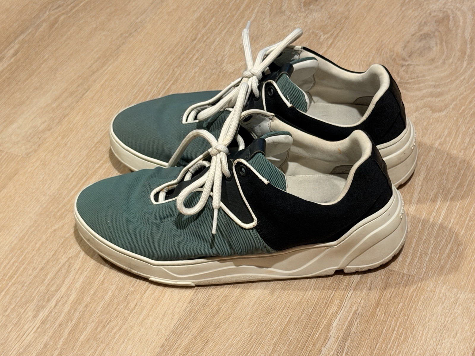 Dior Homme Men’s Low Top Lace Up Sneakers Green/Black/White SIZE: 39 EU