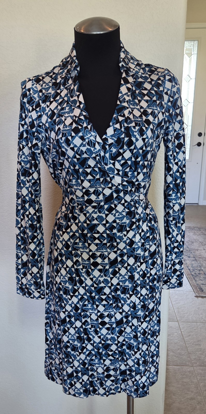 Diane Von Furstenberg Dress Blue/White Print Silk Wrap Sz 2