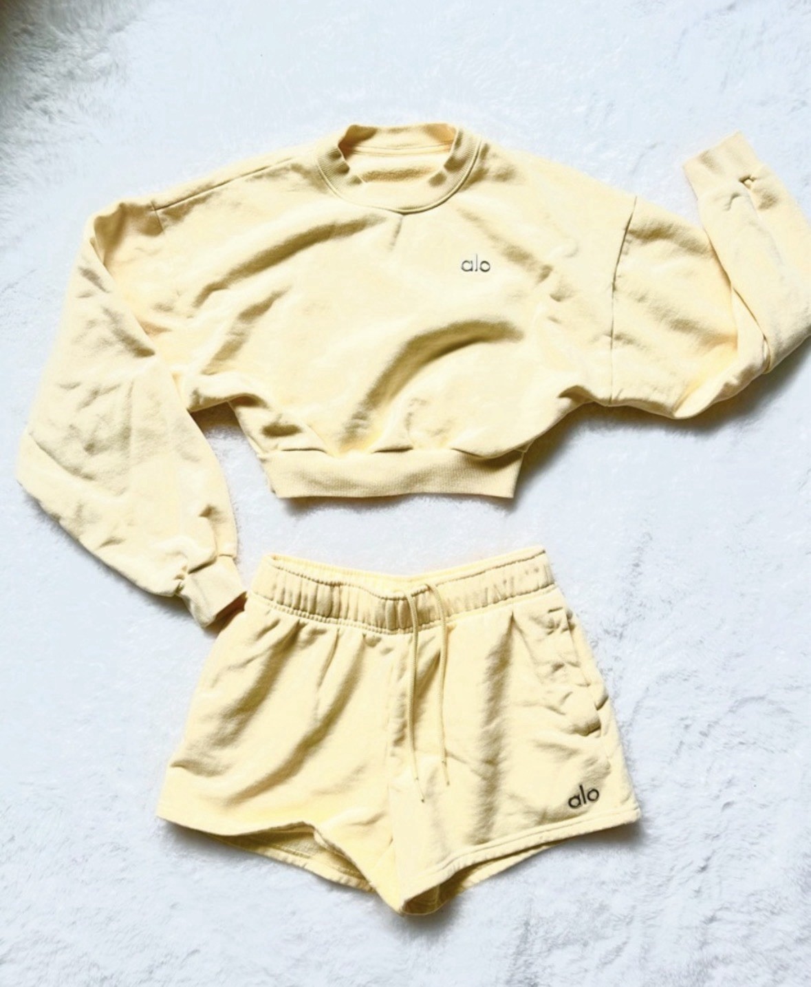 ALO YOGA Candlelight Coord Accolade Set XXS Crewneck Cropped Sweatshirt Shorts