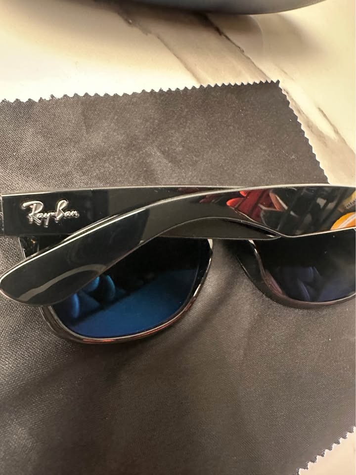 Ray-Ban RB 2132 New Wayfarer Polarized Sunglasses – Brand New Standard 52mm Size