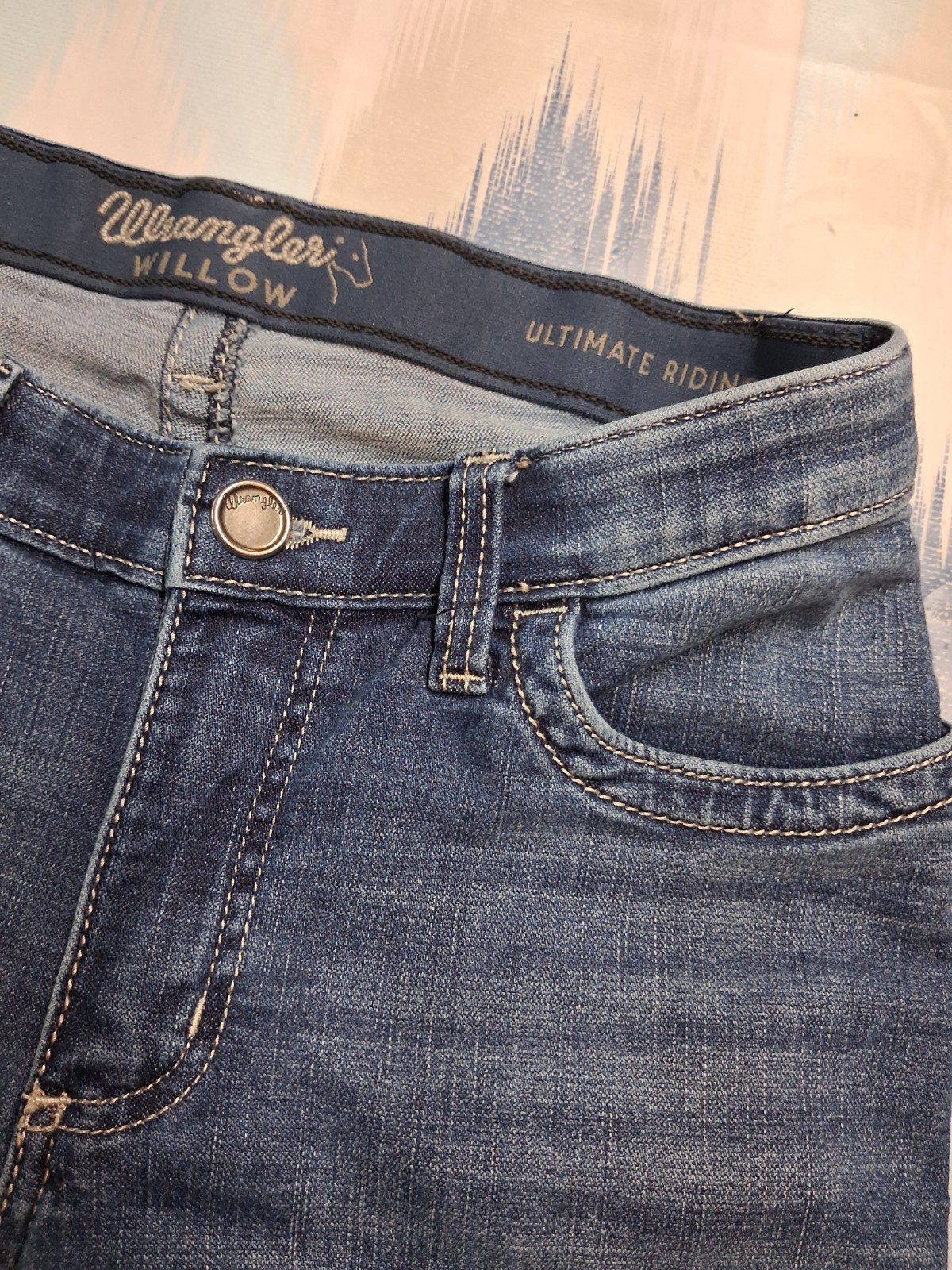 Wrangler Willow Ultimate Riding Jeans Measure 28×31 Boot Cut Medium Wash