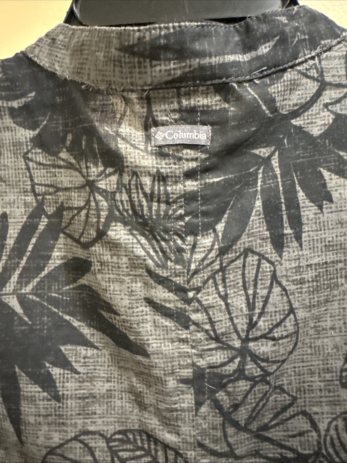 Columbia Women’s Large Willow Bend Black Tropical Floral Sleeveless Button Top