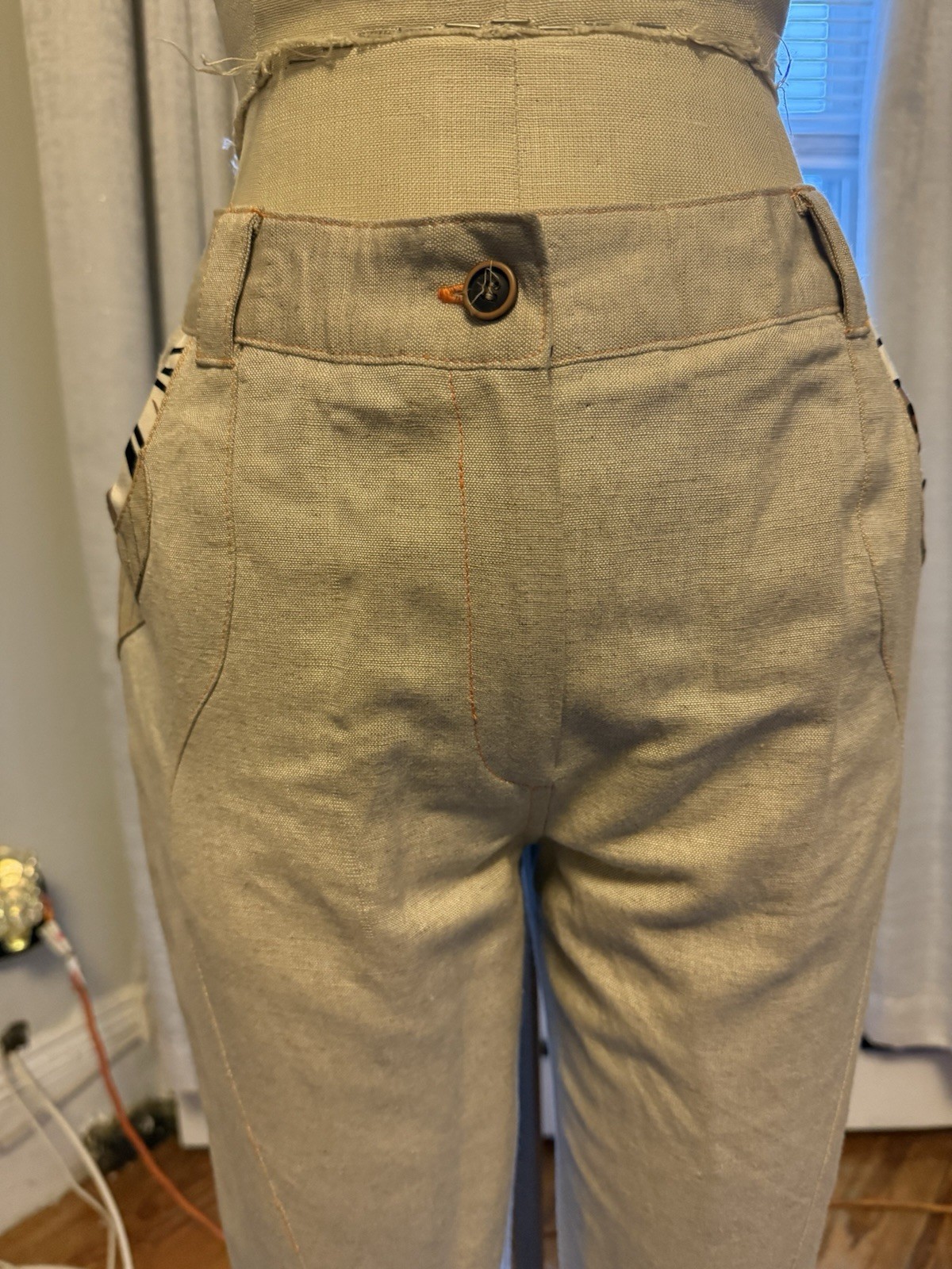 Harve Bernard by Bernard Holtzman Tan Suit Size 4 Pant Size 6 Jacket and Pants